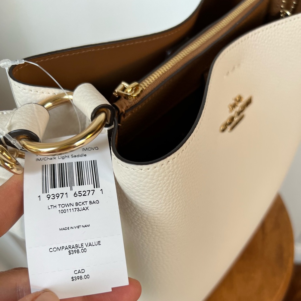 Brand New Coach Handbag , almost 200$ under the price - Picture 3 of 6
